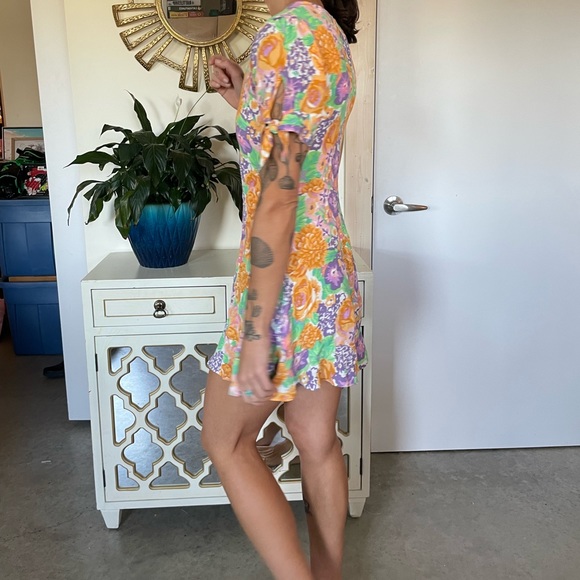 Faithfull the Brand Daphne Mini Tie Sleeve Floral Ruffle Dress | Summer Brights - Picture 7 of 8
